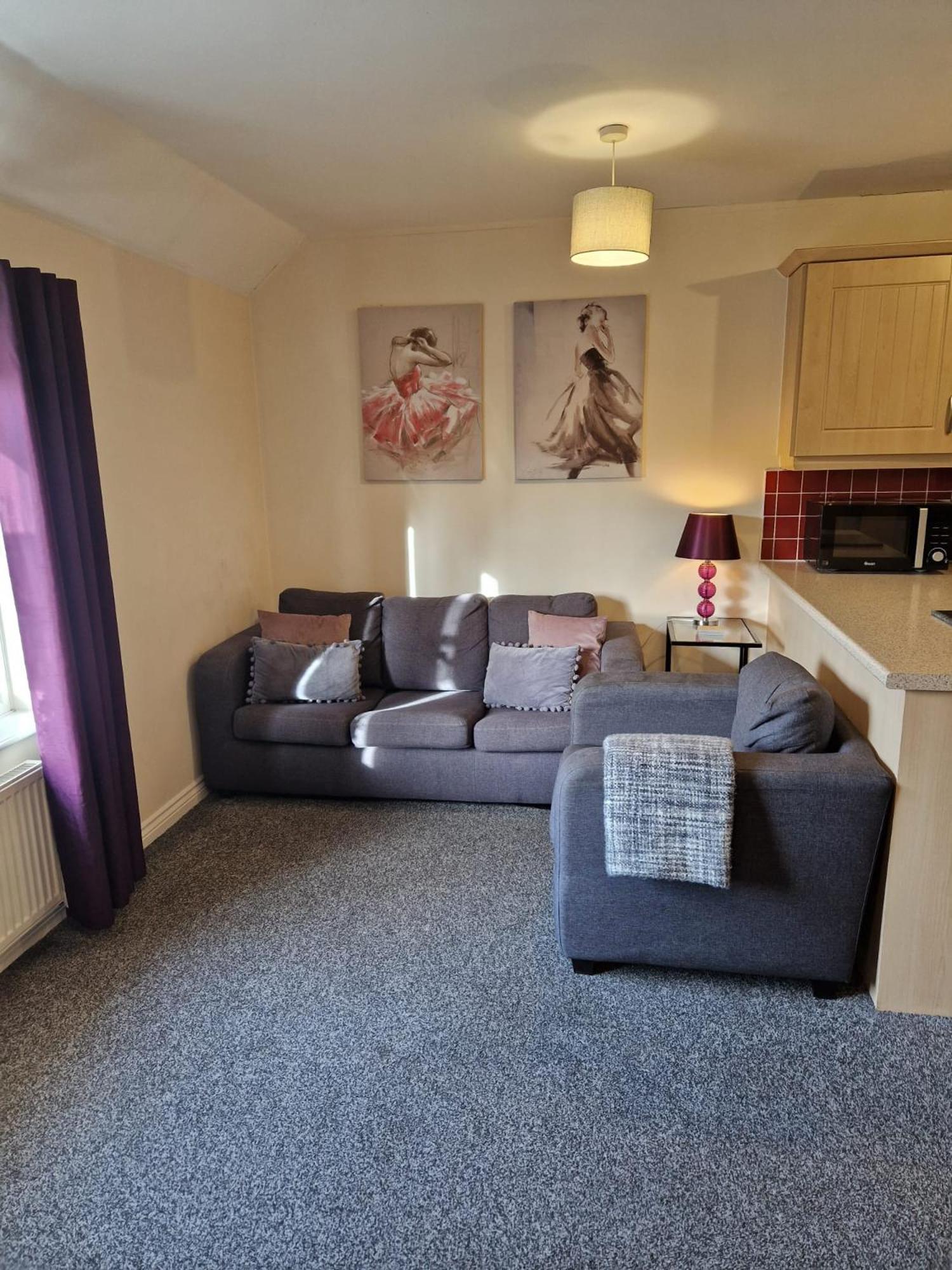 Hereford - Mayflower Coach House, Modern 2 Bedroom Property With Parking, Located South Of Hereford City, Suitable For Small Family, Couple Or Contractors - Sleeps Up To 5 Guests - Hosted By Rentmyhouse Zewnętrze zdjęcie