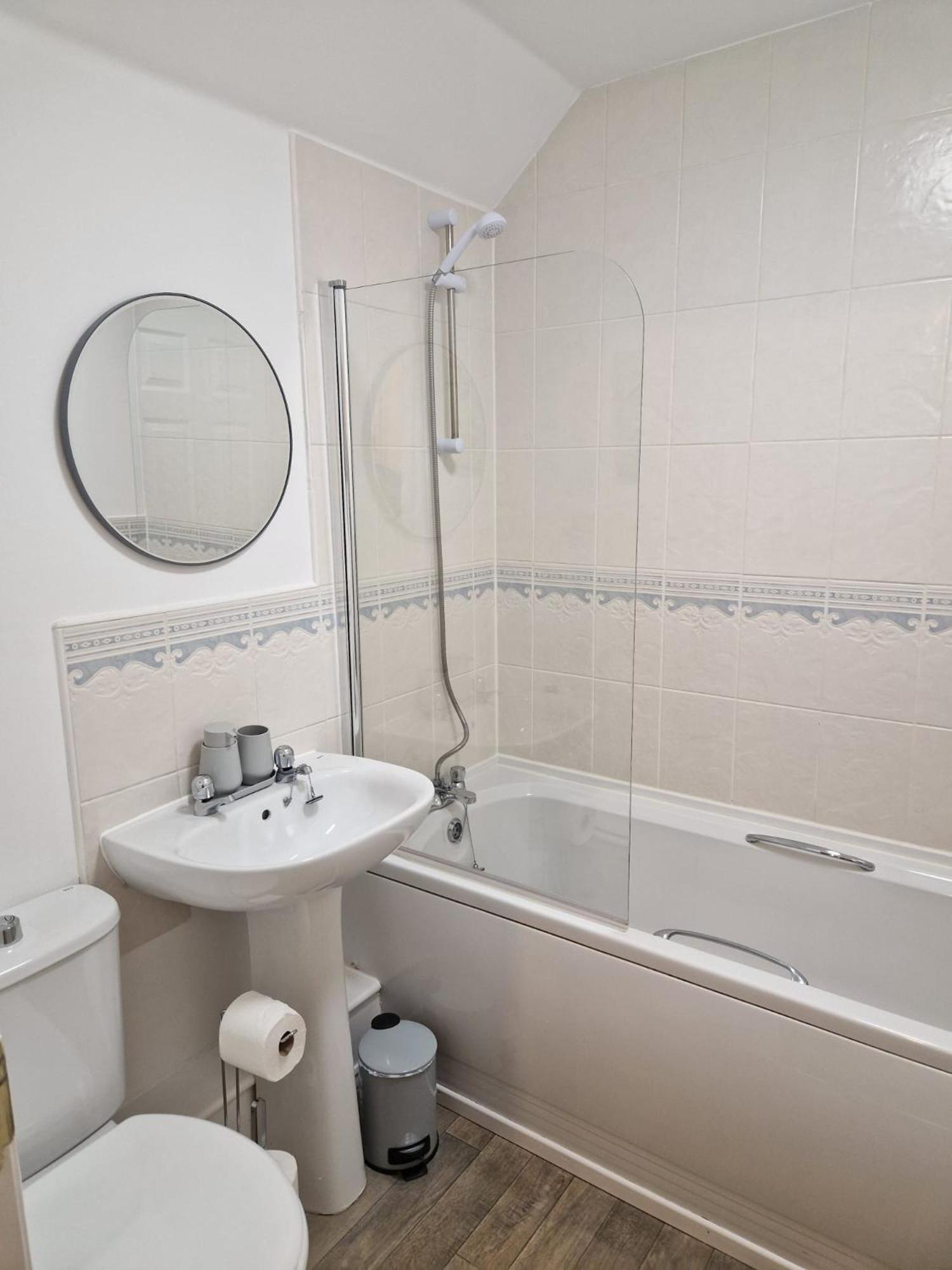 Hereford - Mayflower Coach House, Modern 2 Bedroom Property With Parking, Located South Of Hereford City, Suitable For Small Family, Couple Or Contractors - Sleeps Up To 5 Guests - Hosted By Rentmyhouse Zewnętrze zdjęcie